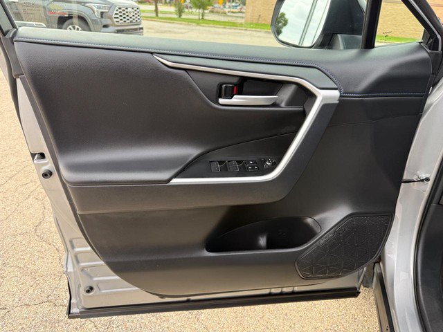 Used 2025 Toyota RAV4 XSE w/ Weather Package AWD/4WD image 19