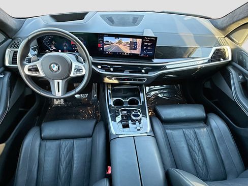 Used 2025 BMW X7 M60i image 17