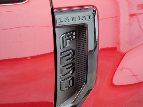 Used 2019 Ford F250 Lariat w/ Lariat Ultimate Package AWD/4WD image 9