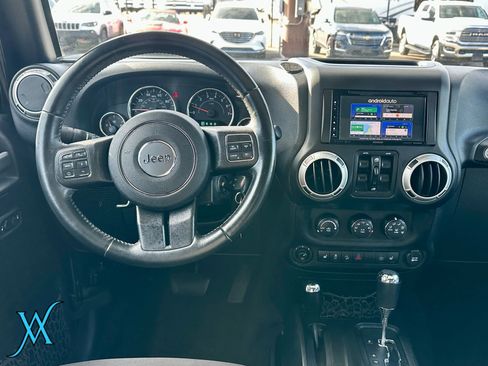 Used 2018 Jeep Wrangler Unlimited Sahara w/ Connectivity Group AWD/4WD image 29