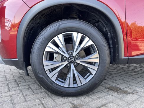 Used 2023 Nissan Rogue SV image 11