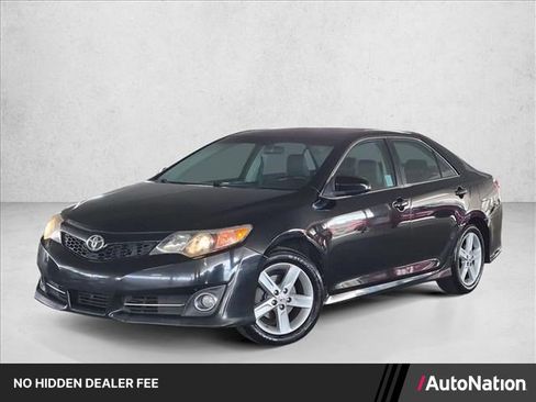 Used 2014 Toyota Camry SE FWD image 1