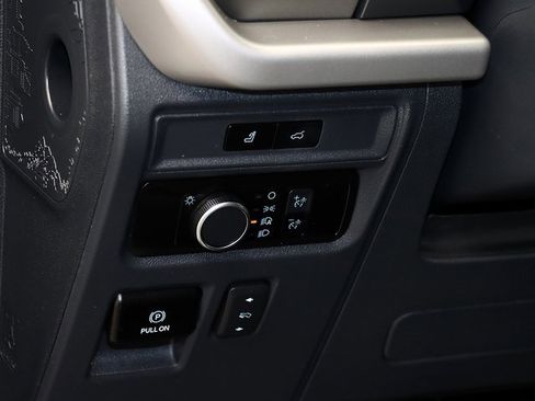 Used 2022 Ford Expedition XLT image 25