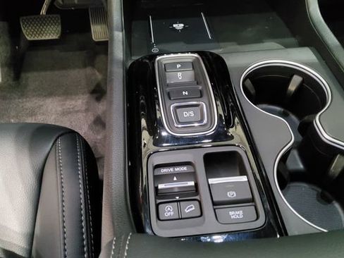 Certified 2025 Honda Pilot Touring image 29