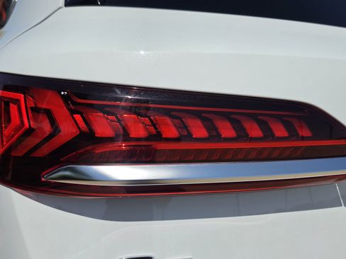 Used 2020 Audi Q7 3.0T Premium Plus w/ Premium Plus Package AWD/4WD image 10