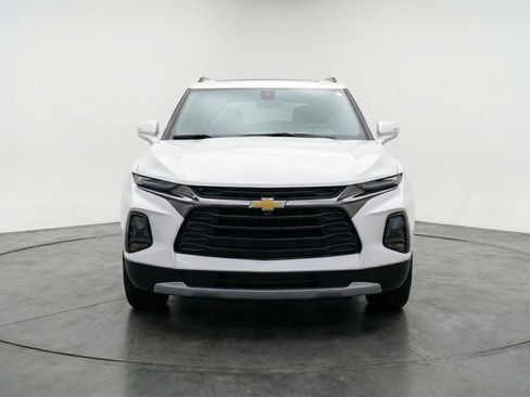 Used 2025 Chevrolet Blazer LT FWD image 2