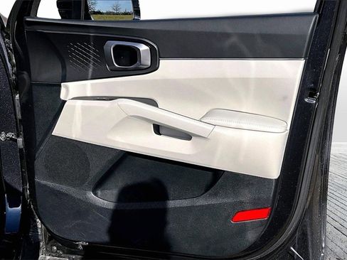 Certified 2025 Kia Sorento EX w/ Panoramic Sunroof Package image 19