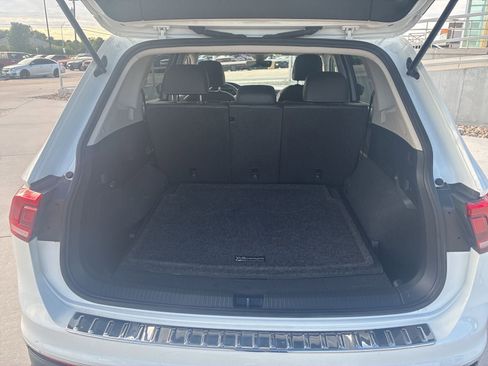 Used 2022 Volkswagen Tiguan SE w/ Panoramic Sunroof Package AWD/4WD image 5