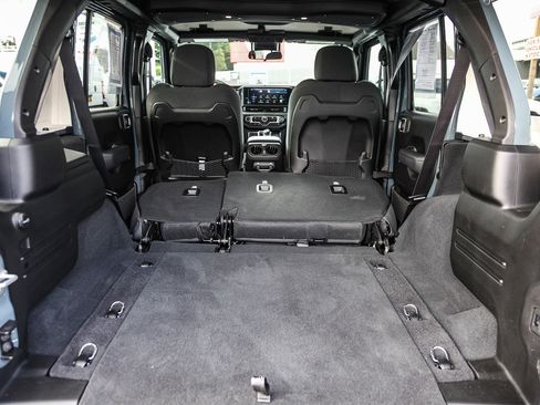 Used 2024 Jeep Wrangler Unlimited Rubicon image 9