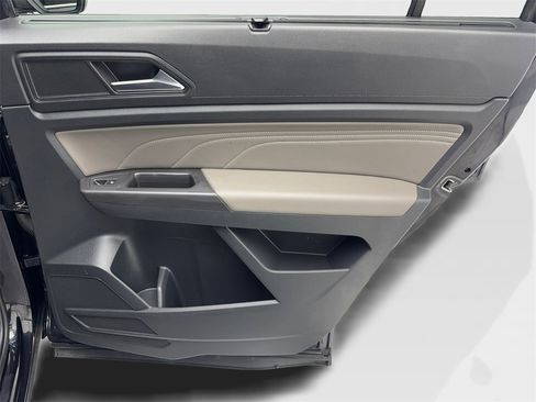 Used 2022 Volkswagen Atlas SE image 44