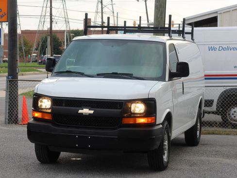 Used 2015 Chevrolet Express 2500 RWD image 3