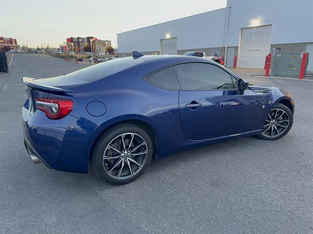 Used 2017 Toyota 86 RWD image 2