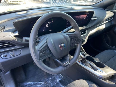 Used 2025 Buick Envista Preferred image 29