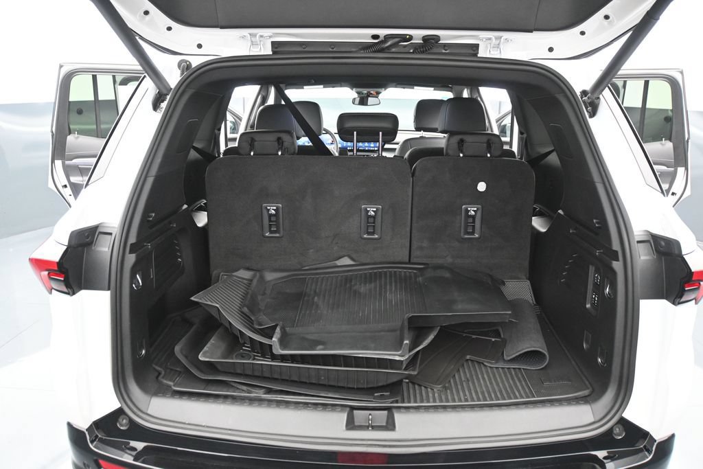 Used 2025 Buick Enclave Sport Touring w/ Power Package AWD/4WD image 23