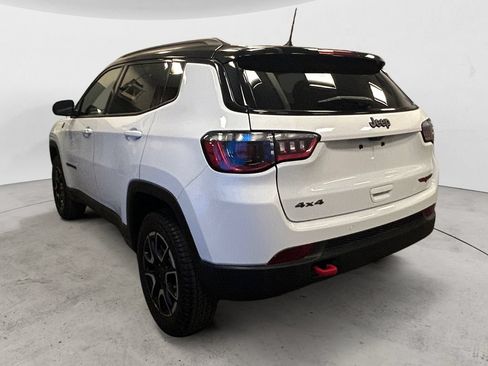 Used 2025 Jeep Compass Trailhawk AWD/4WD image 3