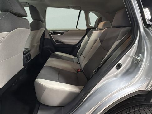 Used 2019 Toyota RAV4 XLE FWD image 33