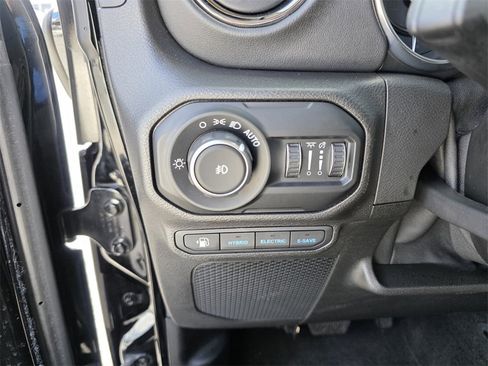 Used 2021 Jeep Wrangler Unlimited Sahara image 27