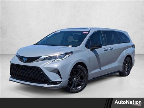 Used 2024 Toyota Sienna XSE image 1