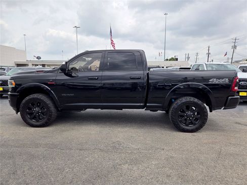 Used 2019 RAM 2500 Laramie w/ Black Appearance Package AWD/4WD image 4