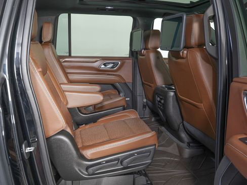 Used 2021 Chevrolet Suburban High Country image 10