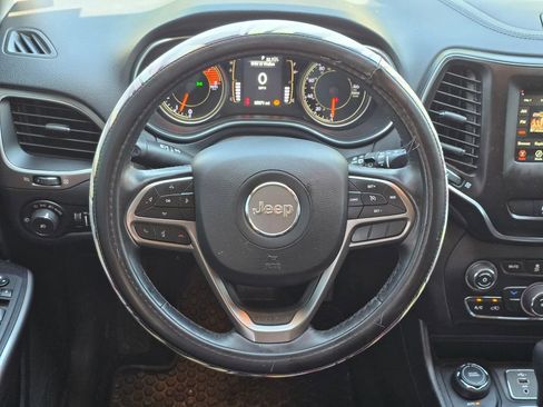Used 2019 Jeep Cherokee Latitude Plus w/ Cold Weather Group AWD/4WD image 7
