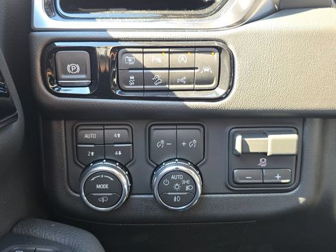 New 2026 GMC Yukon Denali w/ Denali Reserve Package AWD/4WD image 18