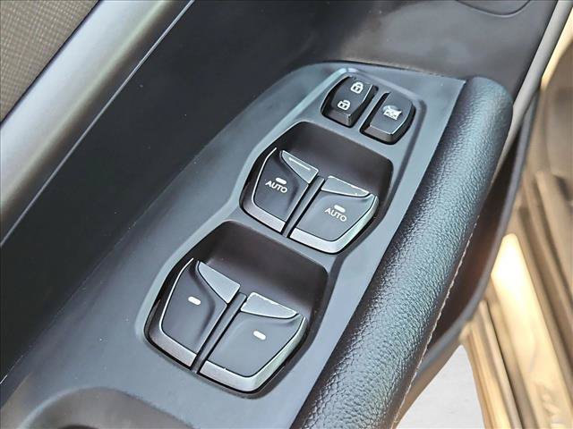 Used 2017 Hyundai Santa Fe Limited AWD/4WD image 12