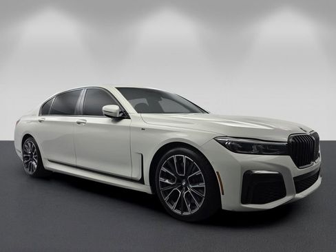 Used 2022 BMW 740i w/ M Sport Package RWD image 1