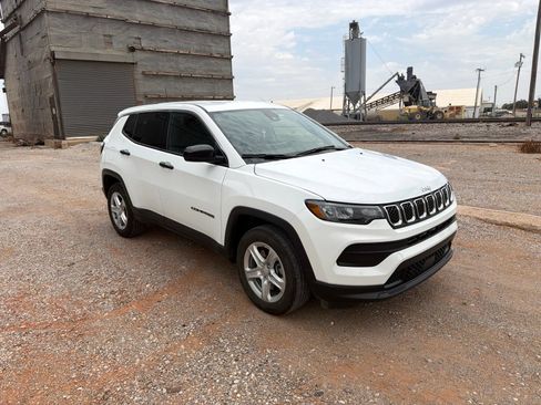 Used 2024 Jeep Compass Sport AWD/4WD image 2