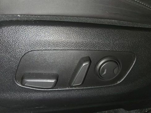 Used 2024 Kia Carnival LX FWD image 12