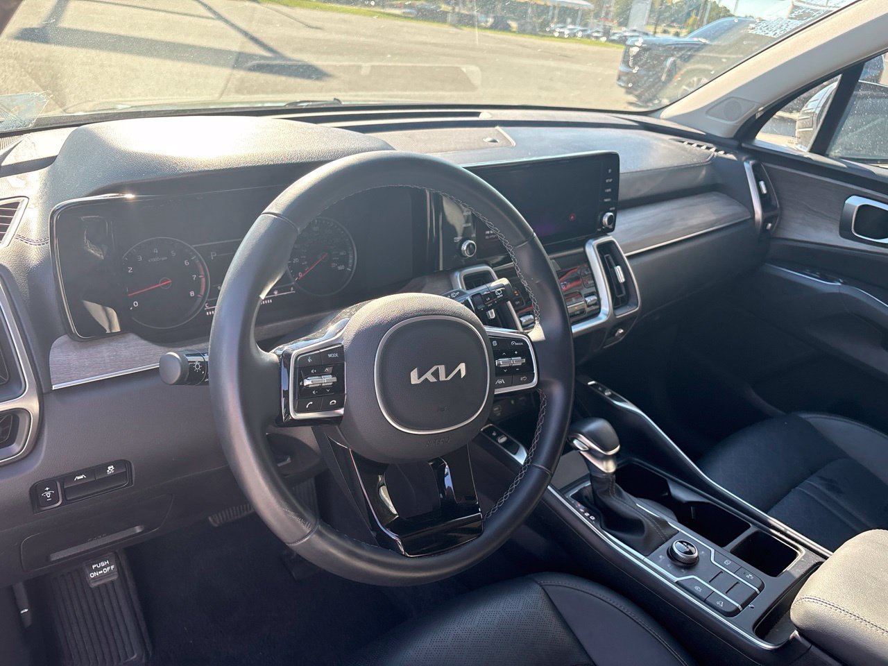 Used 2023 Kia Sorento S w/ Panoramic Sunroof Package AWD/4WD image 4