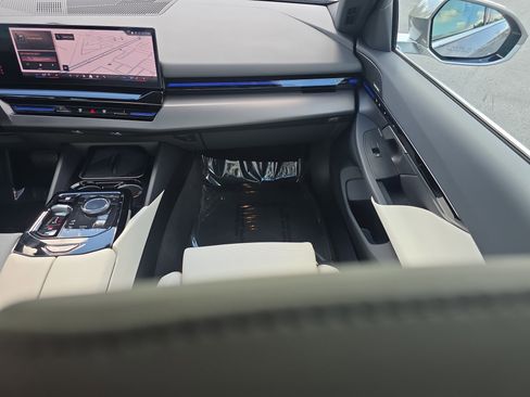 Used 2025 BMW 530i 530i image 14