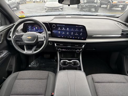 Used 2025 Chevrolet Traverse LT image 14