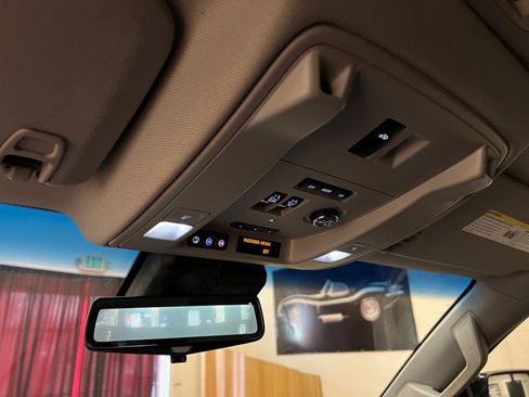 Used 2018 Cadillac Escalade Luxury RWD image 36