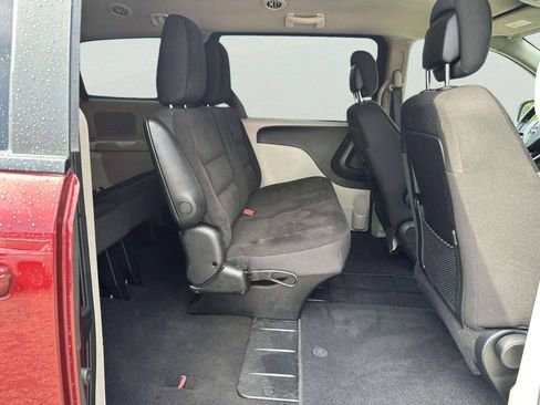Used 2018 Dodge Grand Caravan SE w/ UConnect Hands-Free Group FWD image 29