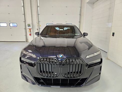 New 2025 BMW 760i xDrive w/ Executive Package image 2