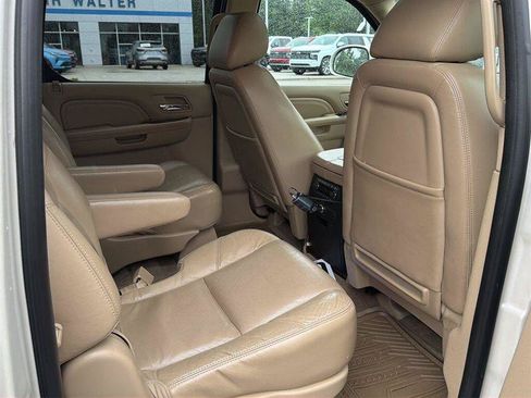 Used 2010 Cadillac Escalade ESV Premium RWD image 35