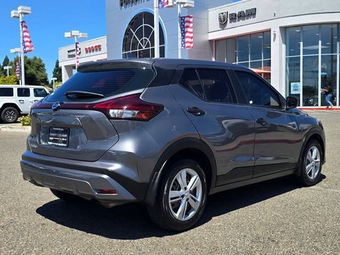 Used 2021 Nissan Kicks S FWD image 4
