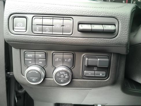 Used 2021 GMC Yukon Denali w/ Denali Ultimate Package AWD/4WD image 24