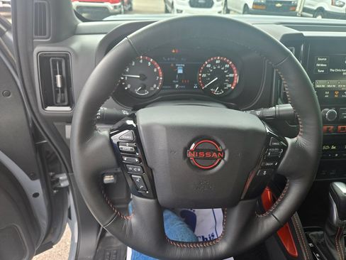 Used 2025 Nissan Frontier PRO-4X w/ Pro Convenience Package AWD/4WD image 10