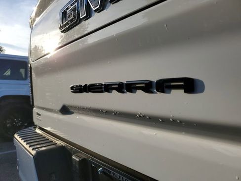 Used 2024 GMC Sierra 2500 AT4 w/ AT4 Premium Plus Package AWD/4WD image 7