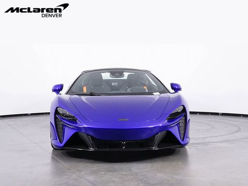 New 2025 McLaren Artura image 20