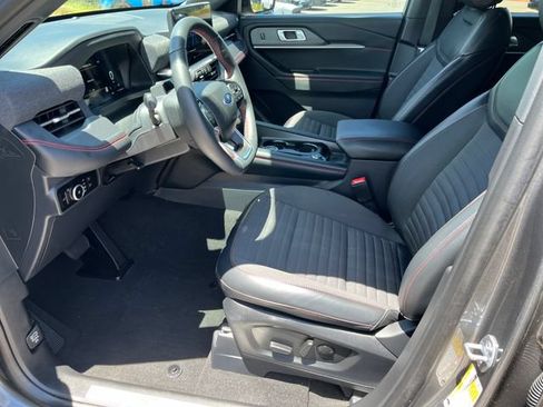 Used 2025 Ford Explorer ST-Line w/ Premium Package RWD image 4