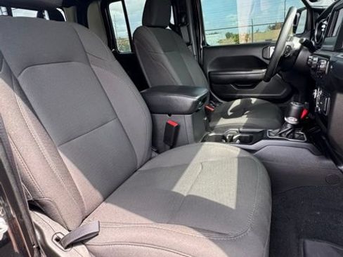 Used 2023 Jeep Gladiator Sport AWD/4WD image 14
