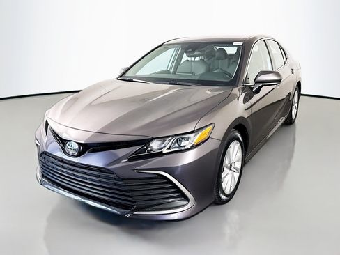 Used 2023 Toyota Camry LE FWD image 4