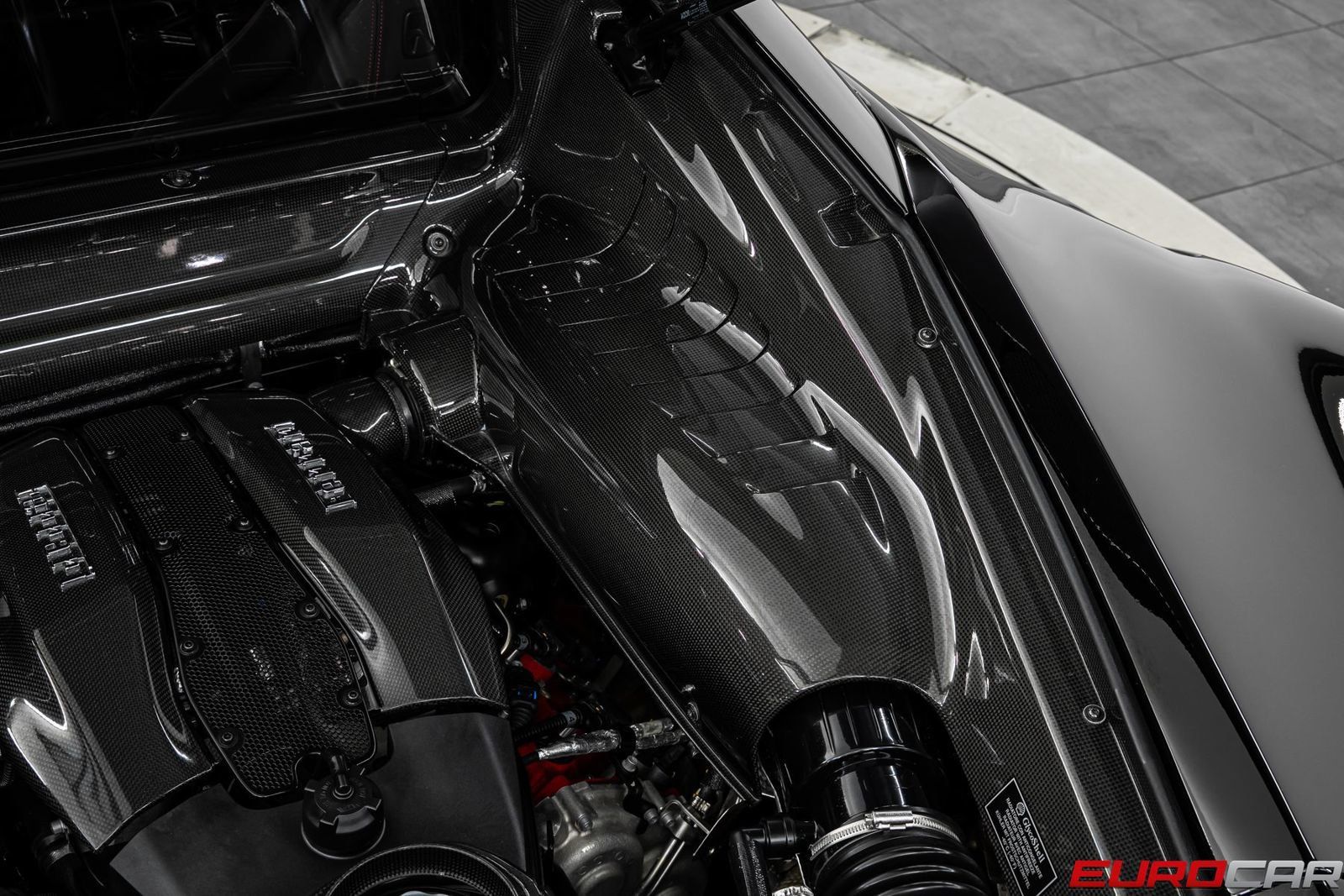 Used 2021 Ferrari F8 Tributo RWD image 21