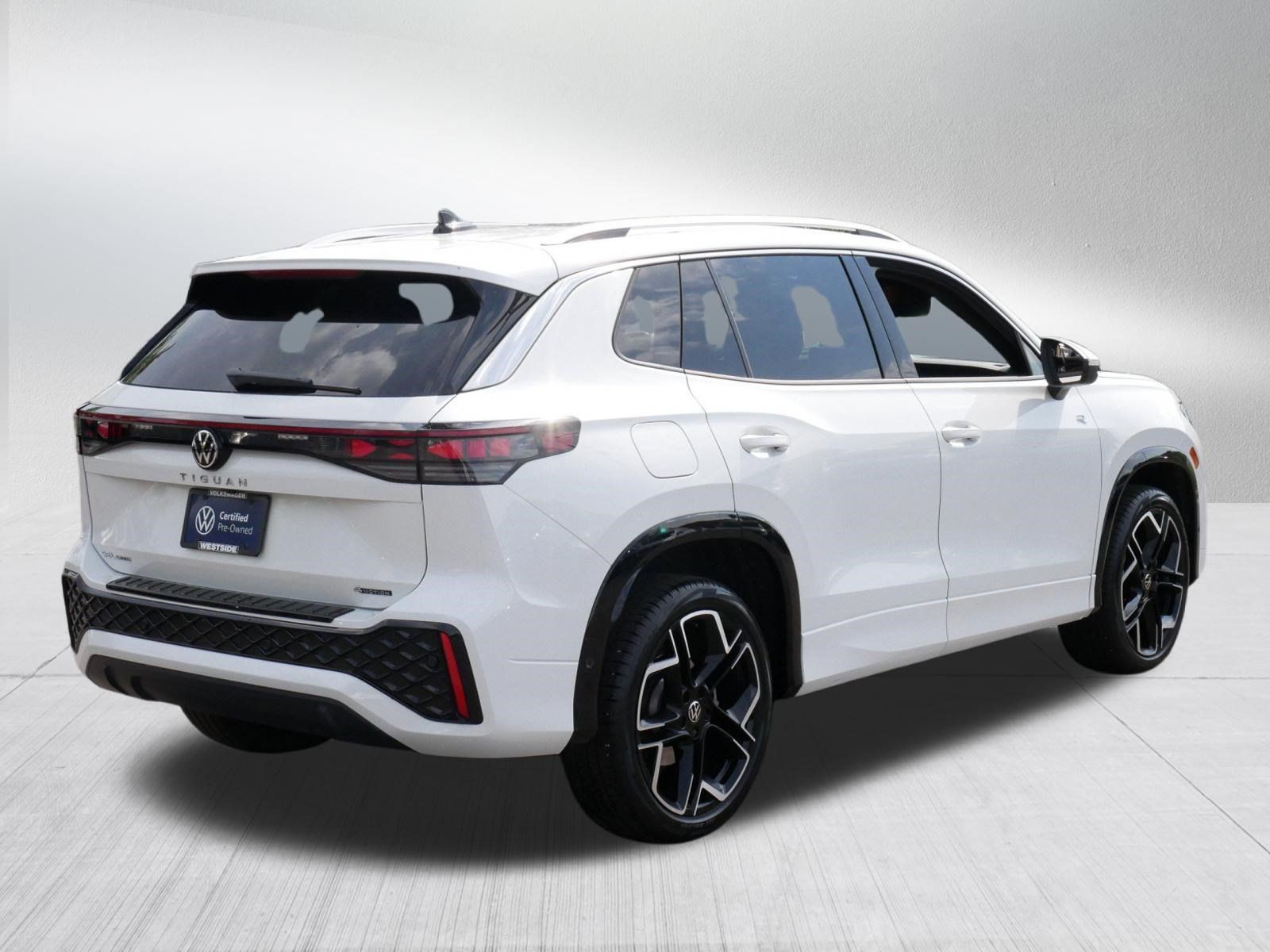 Certified 2026 Volkswagen Tiguan SEL R-Line AWD/4WD image 7