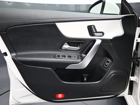 Used 2025 Mercedes-Benz CLA 250 image 11