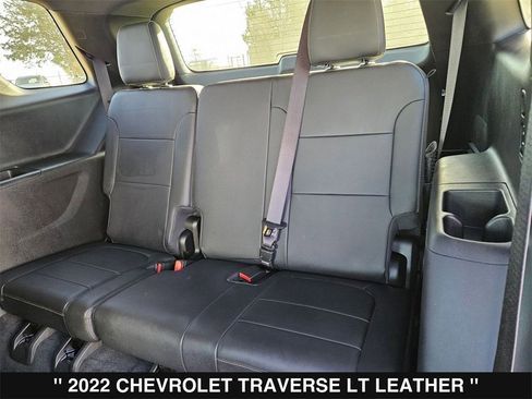 Used 2022 Chevrolet Traverse LT image 16