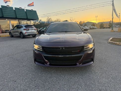 Used 2020 Dodge Charger SXT w/ Blacktop Package image 2